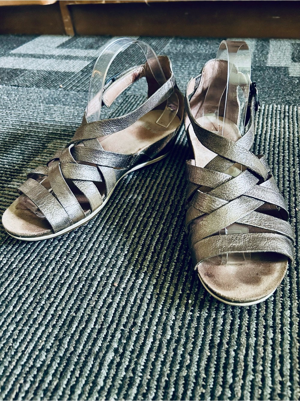 Dansko Metallic Pewter Vivian Gladiator Adjustable Low Wedge Sandals 39 8.5 9